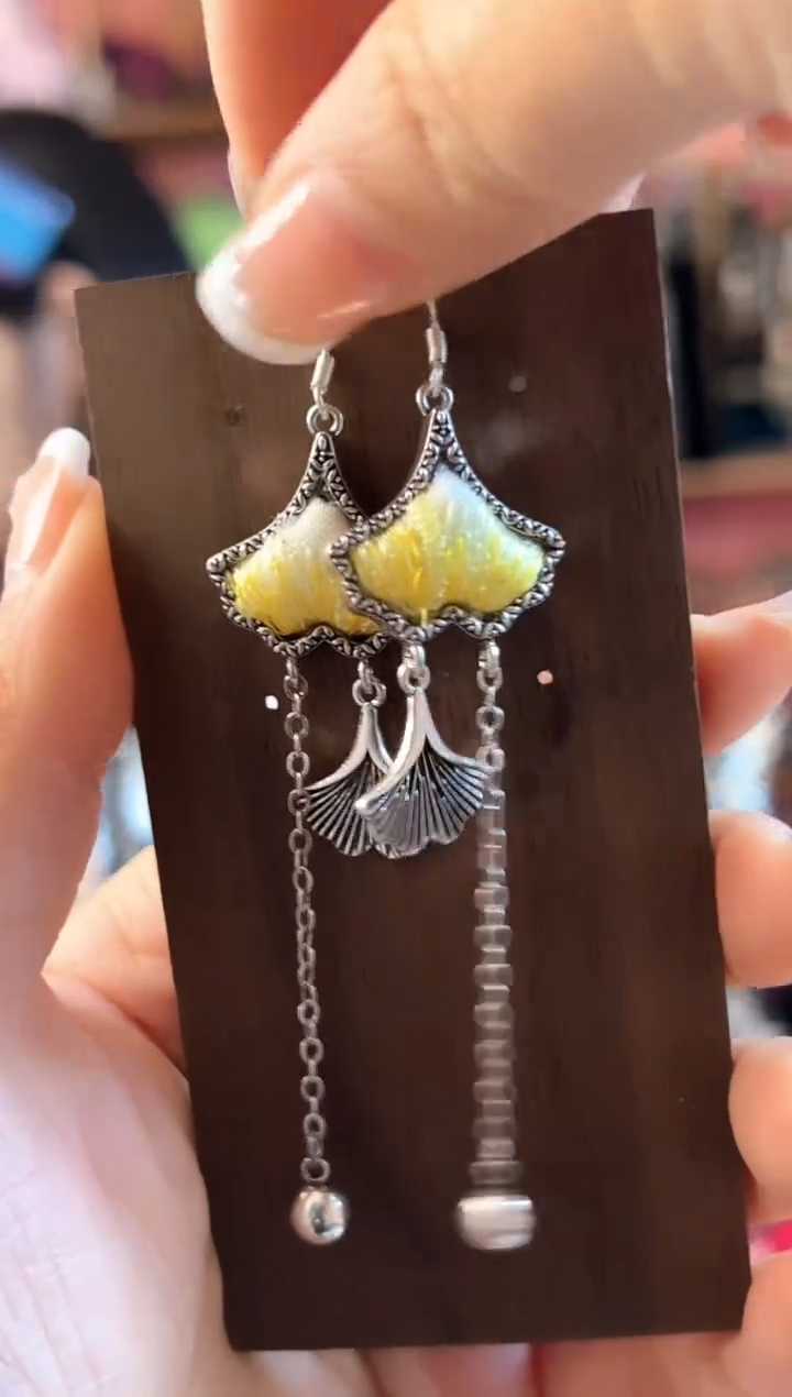 织绣民族风老绣饰品472