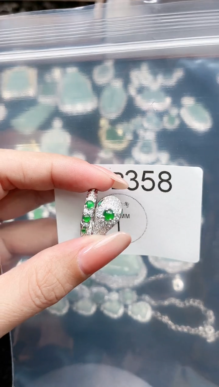 【闪购商品】翡翠颈饰未镶嵌赠皮绳358