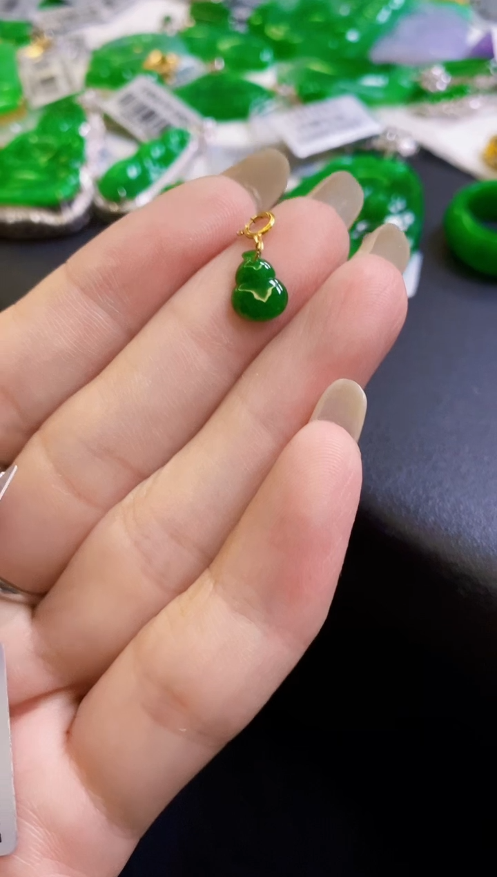 【闪购商品】定制翡翠18K金镶嵌吊坠