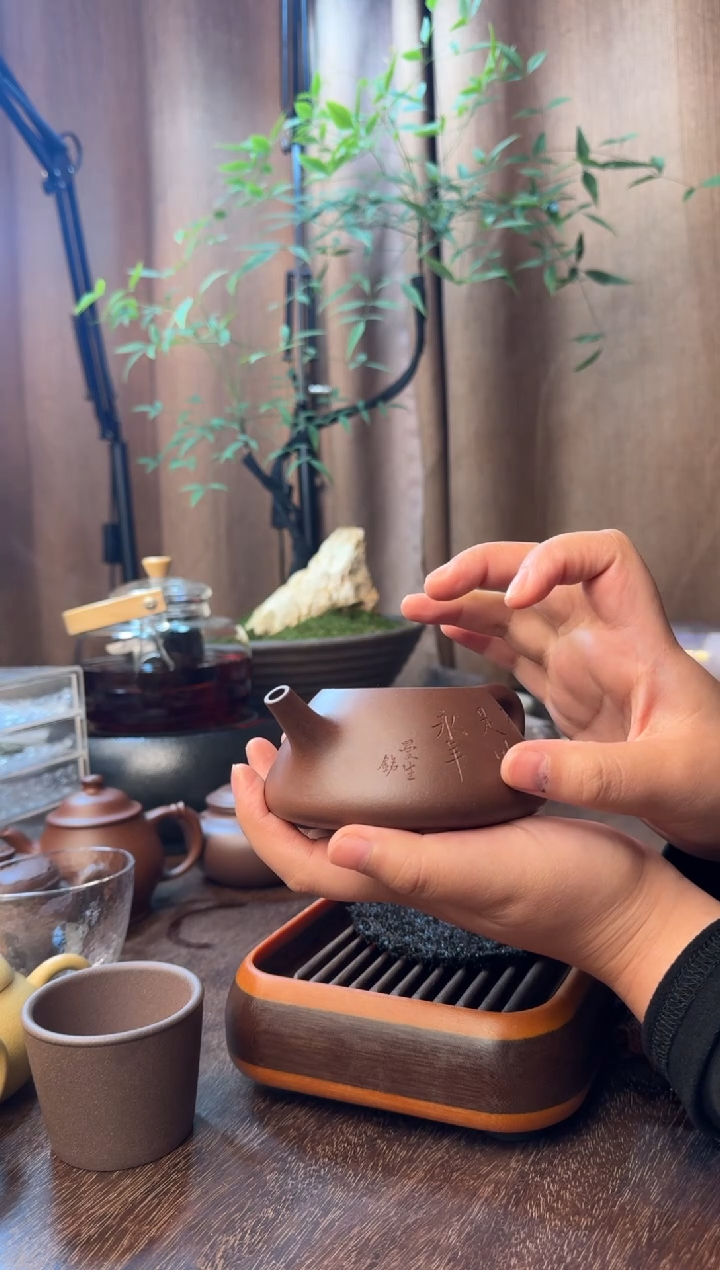 茶壶紫砂曼生石瓢-半手工制-黄龙山紫泥-40目-容量：230CC“刻绘款”