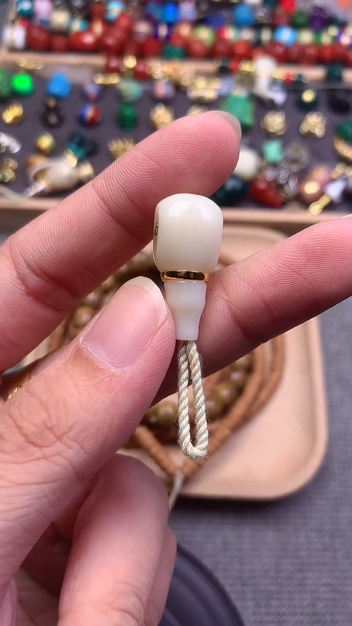 颈饰琉璃奶白色分体三通卡12mm 单个发