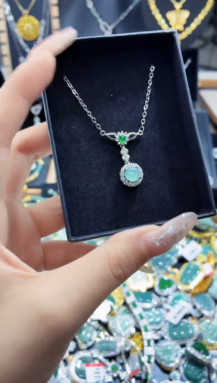 翡翠未镶嵌吊坠(不含链)天然翡翠a货 多样性发其一