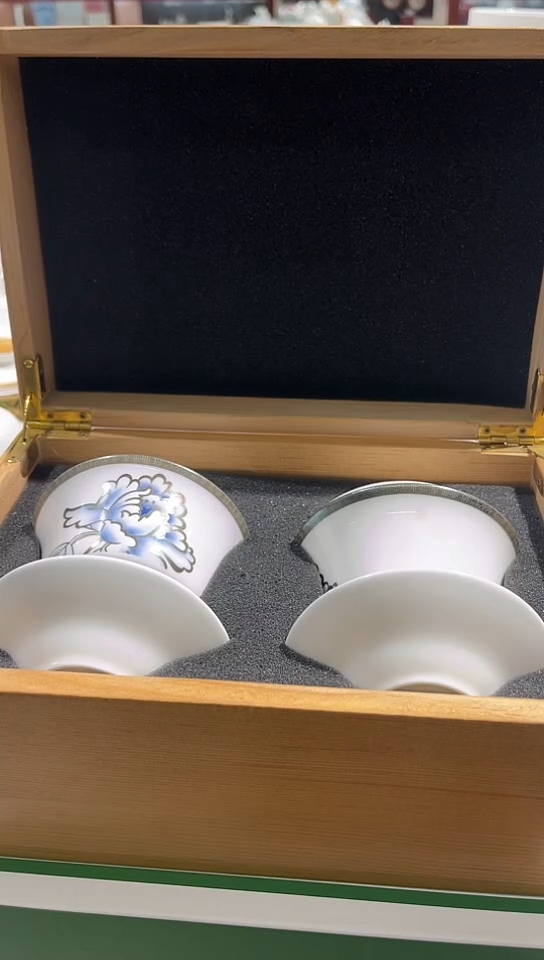 骨瓷2套三件盖碗