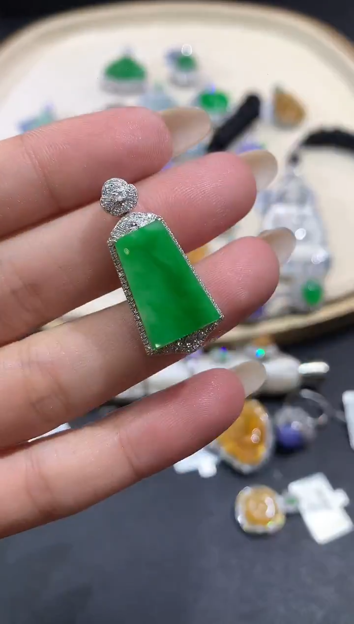 吊坠(不含链)18K金镶嵌翡翠A563|