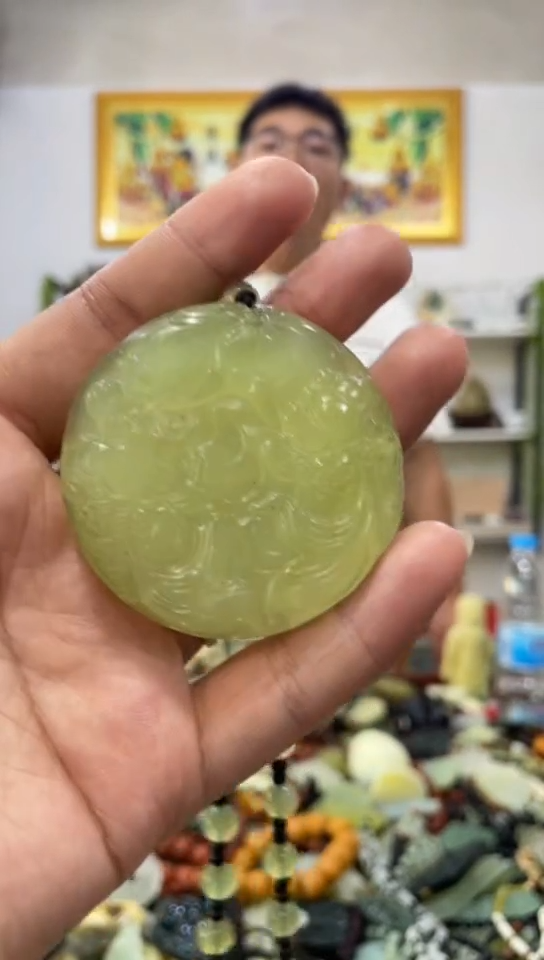 未镶嵌岫玉吊坠 