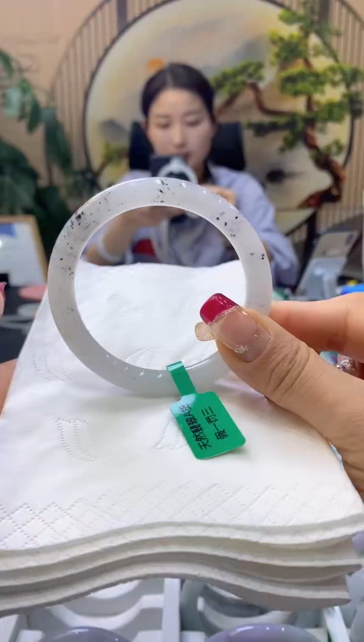 【闪购商品】翡翠手镯未镶嵌99908236