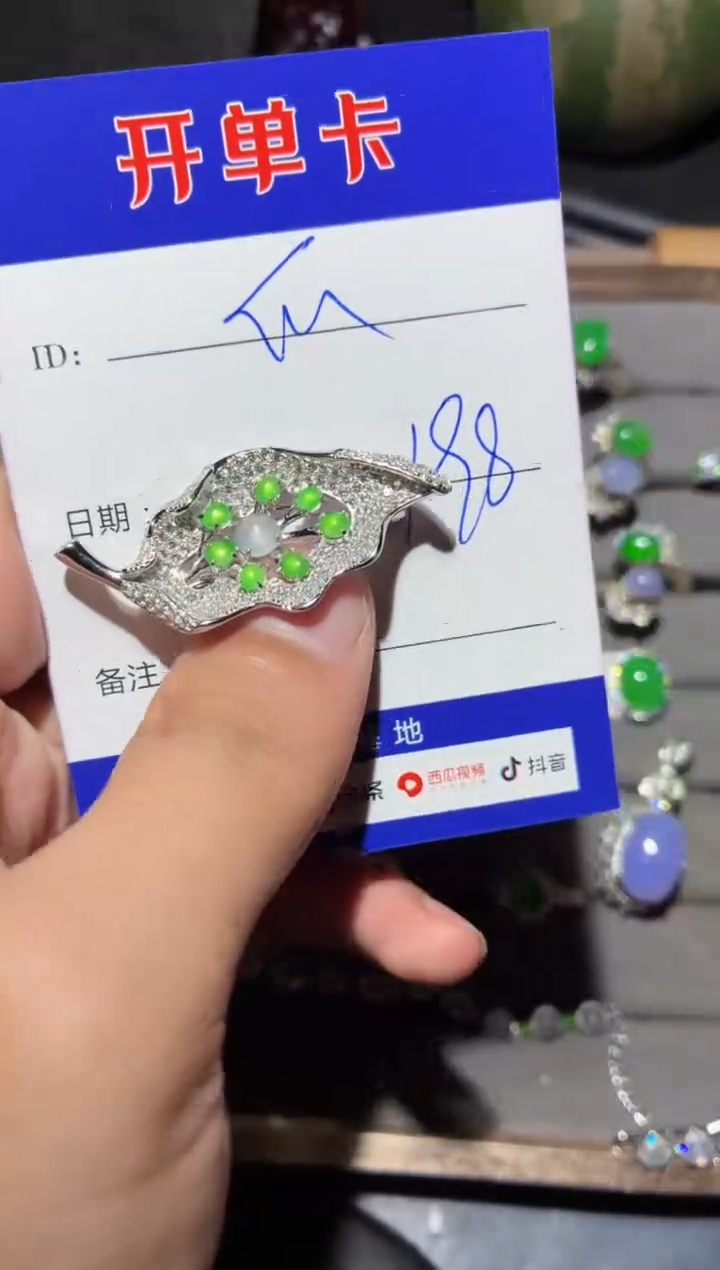 颈饰银S925镶嵌翡翠快*瓜0533825863