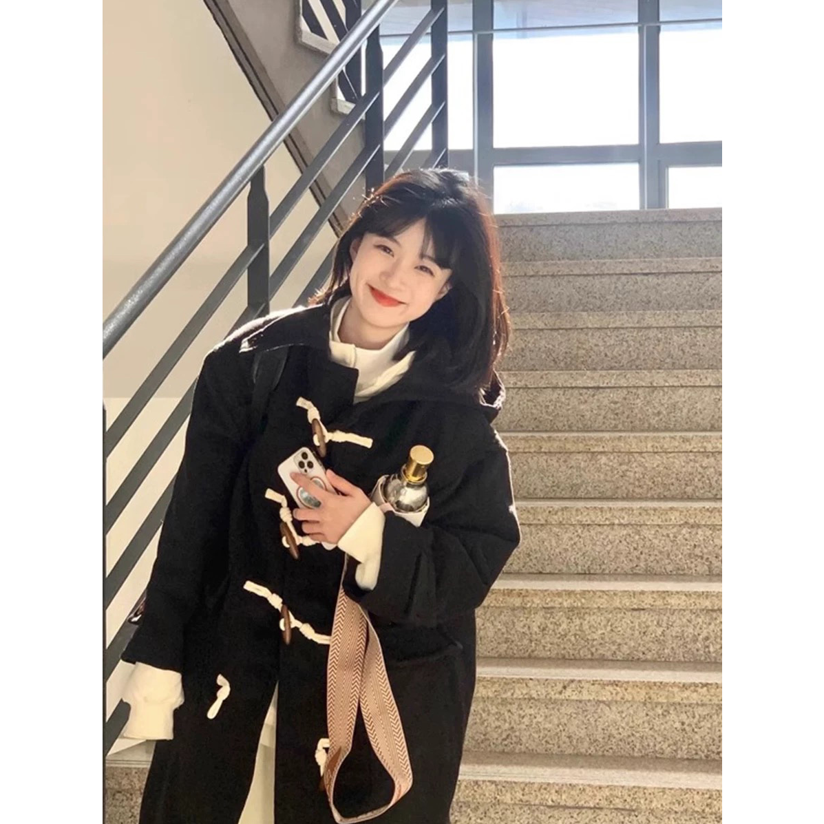 H5VBZ389#牛角扣黑色毛呢大衣女秋冬中长款小个子连帽呢子外秋