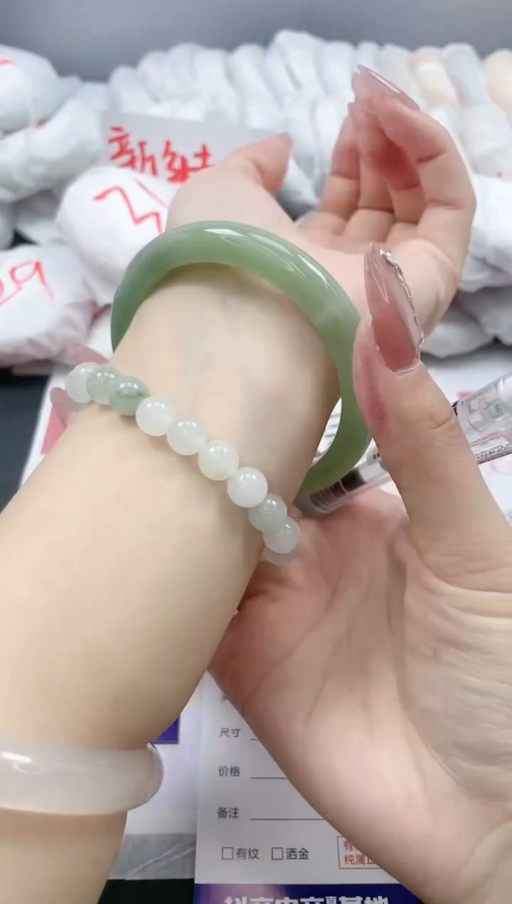 【闪购商品】石英质玉手镯未镶嵌105/60.5