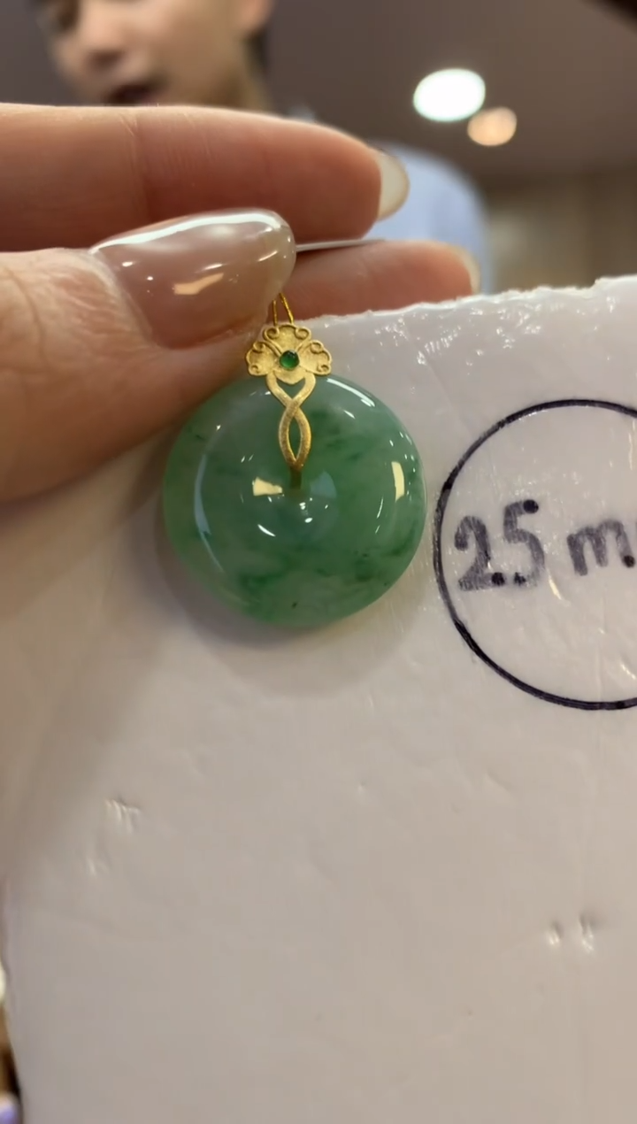 翡翠18K金镶嵌吊坠(不含链)平安扣