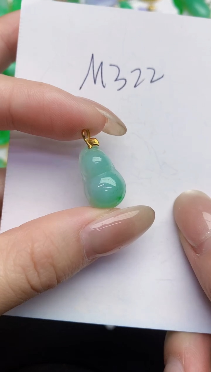 翡翠18K金镶嵌颈饰缅甸天然翡翠A货