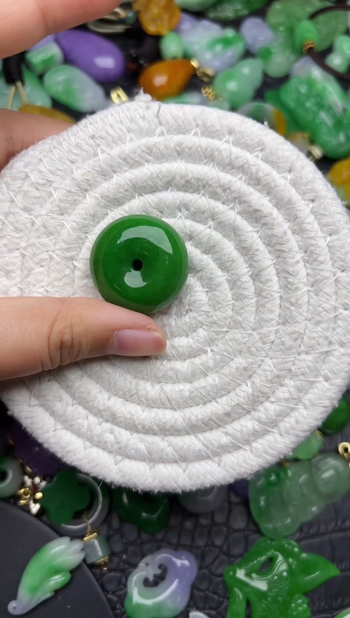 颈饰未镶嵌翡翠缅甸翡翠吊坠