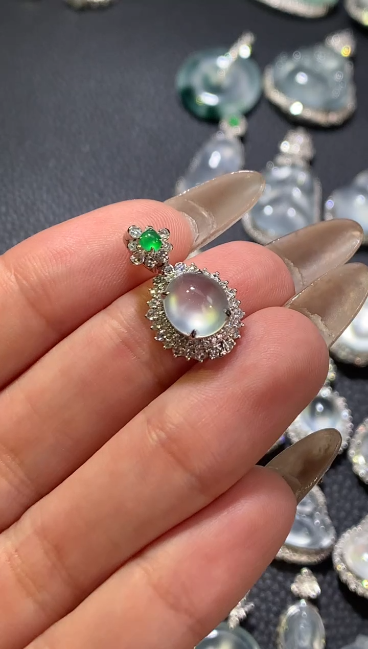 【闪购商品】翡翠颈饰18K金镶嵌蛋面