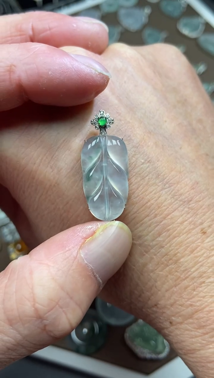 【闪购商品】翡翠吊坠(不含链)18K金镶嵌叶子