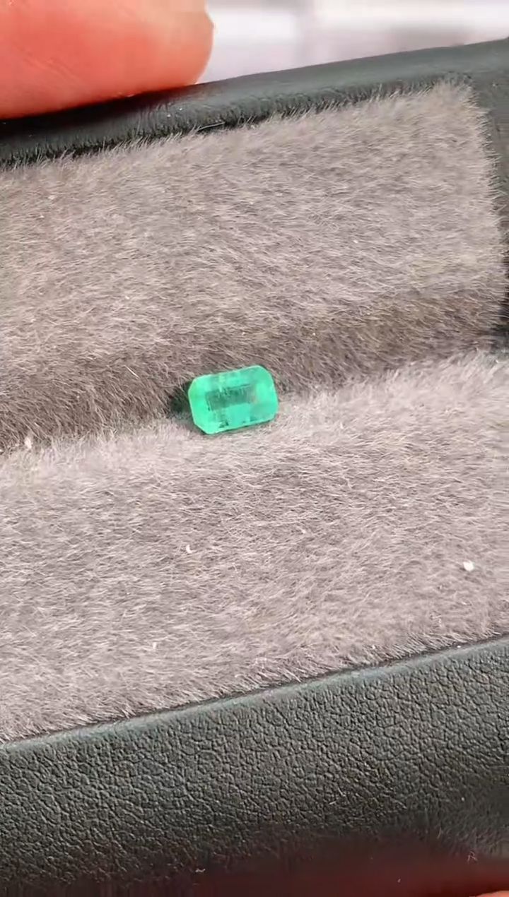 裸石祖母绿4*6mm-9.9天然祖母绿