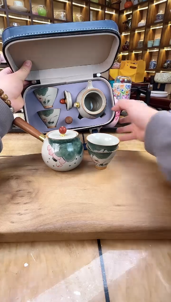 【闪购商品】哥窑荷叶侧把壶1壶2杯+皮包
