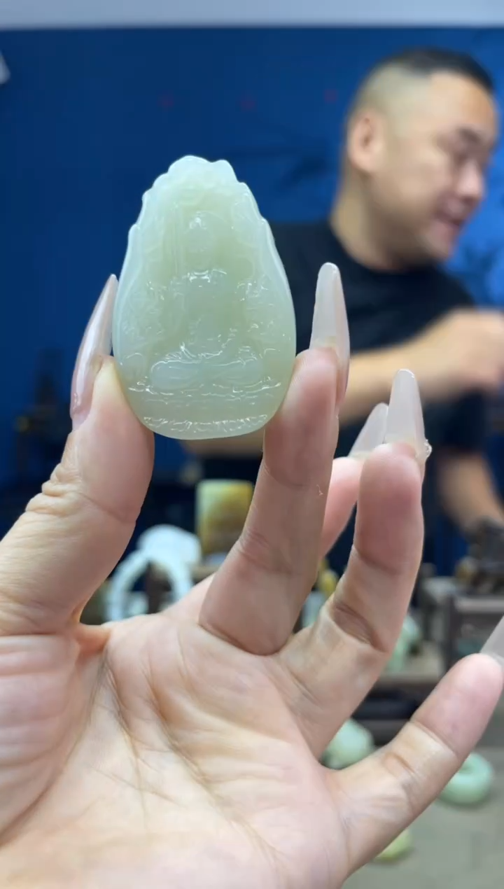 和田玉未镶嵌颈饰1