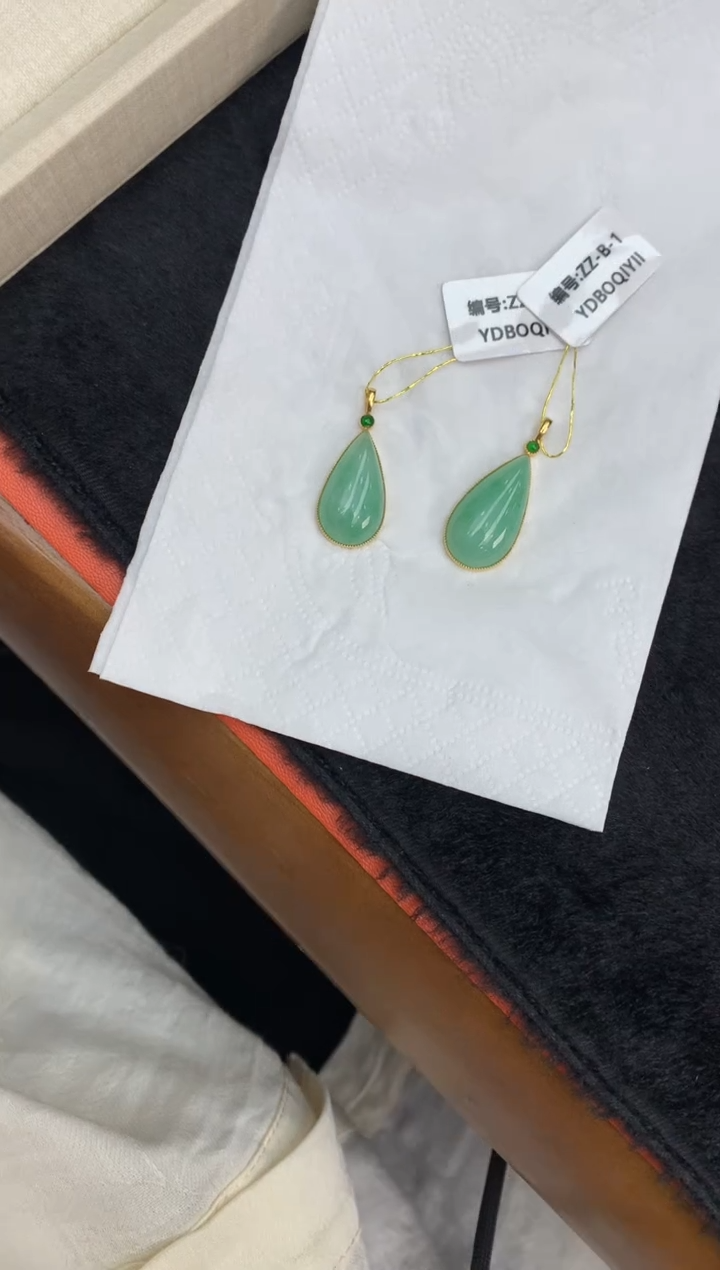 【闪购商品】翡翠颈饰18K金镶嵌水滴 多样性发（1件）