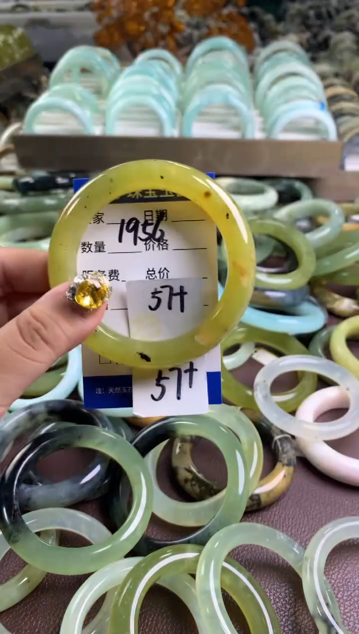 【闪购商品】蛇纹石玉手镯未镶嵌1956