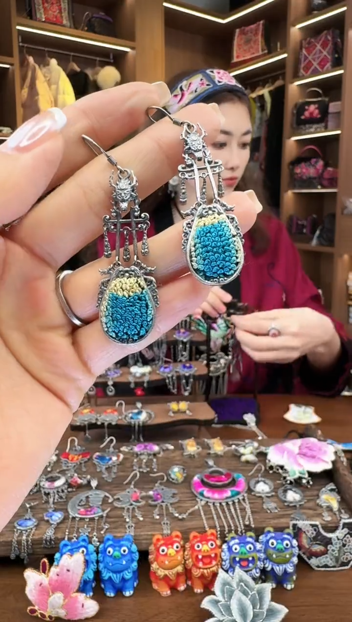 【闪购商品】织绣170黔东南苗族刺绣