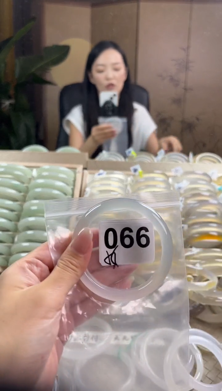 手镯玛瑙/玉髓未镶嵌066