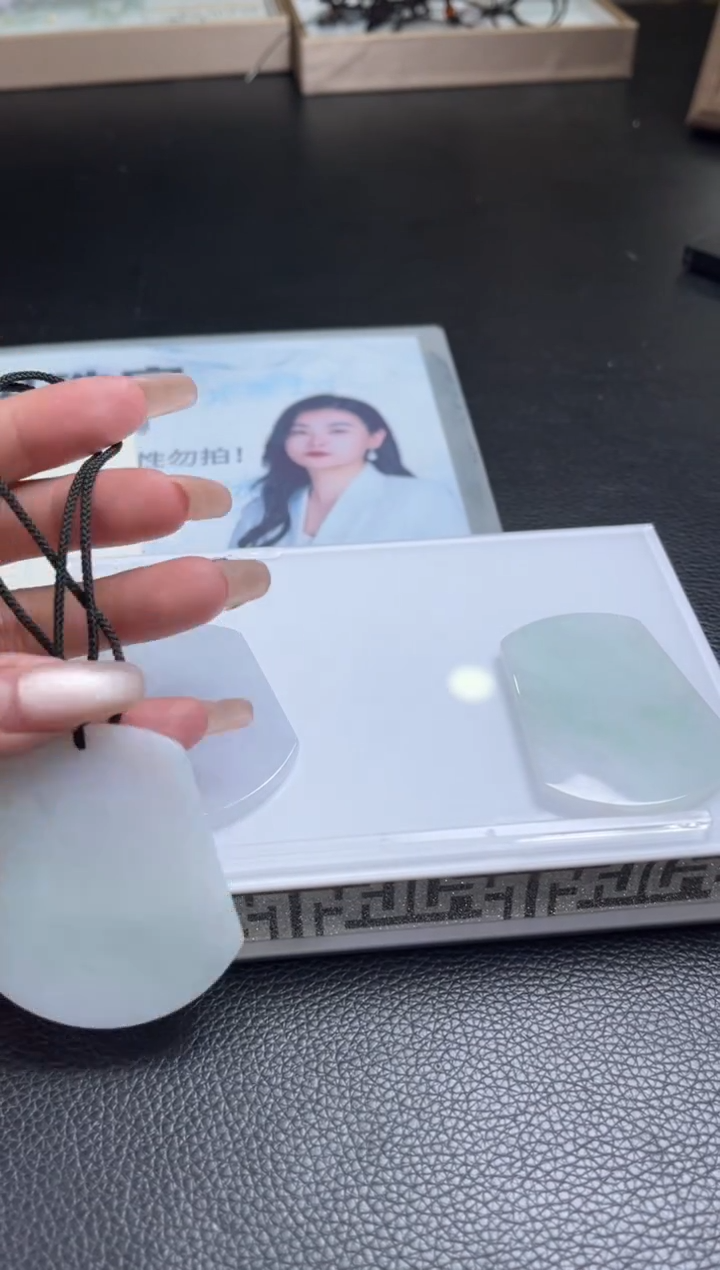 【闪购商品】翡翠颈饰未镶嵌M45多样性发一件/配绳子