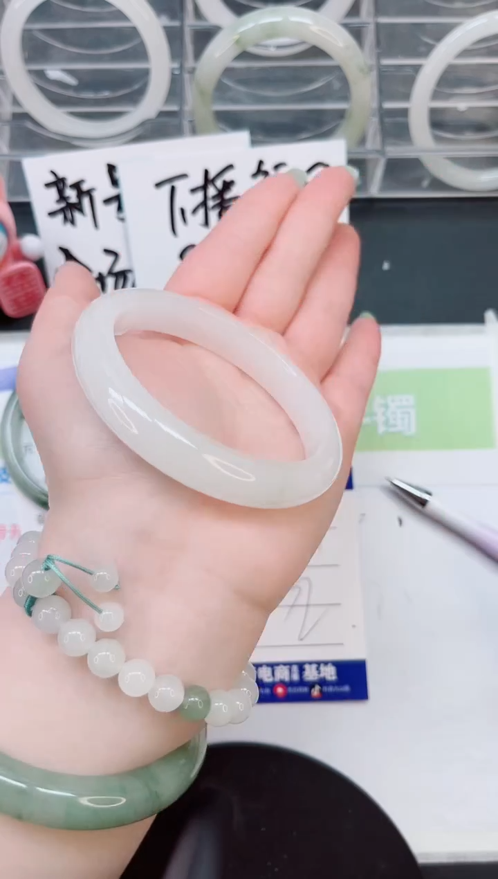 【闪购商品】石英质玉手镯合金a397