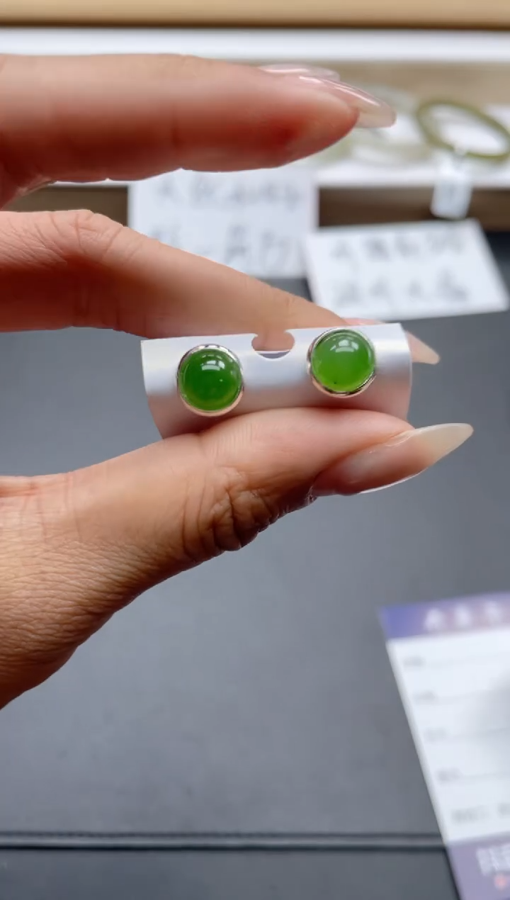 和田玉手镯未镶嵌碧玉耳钉