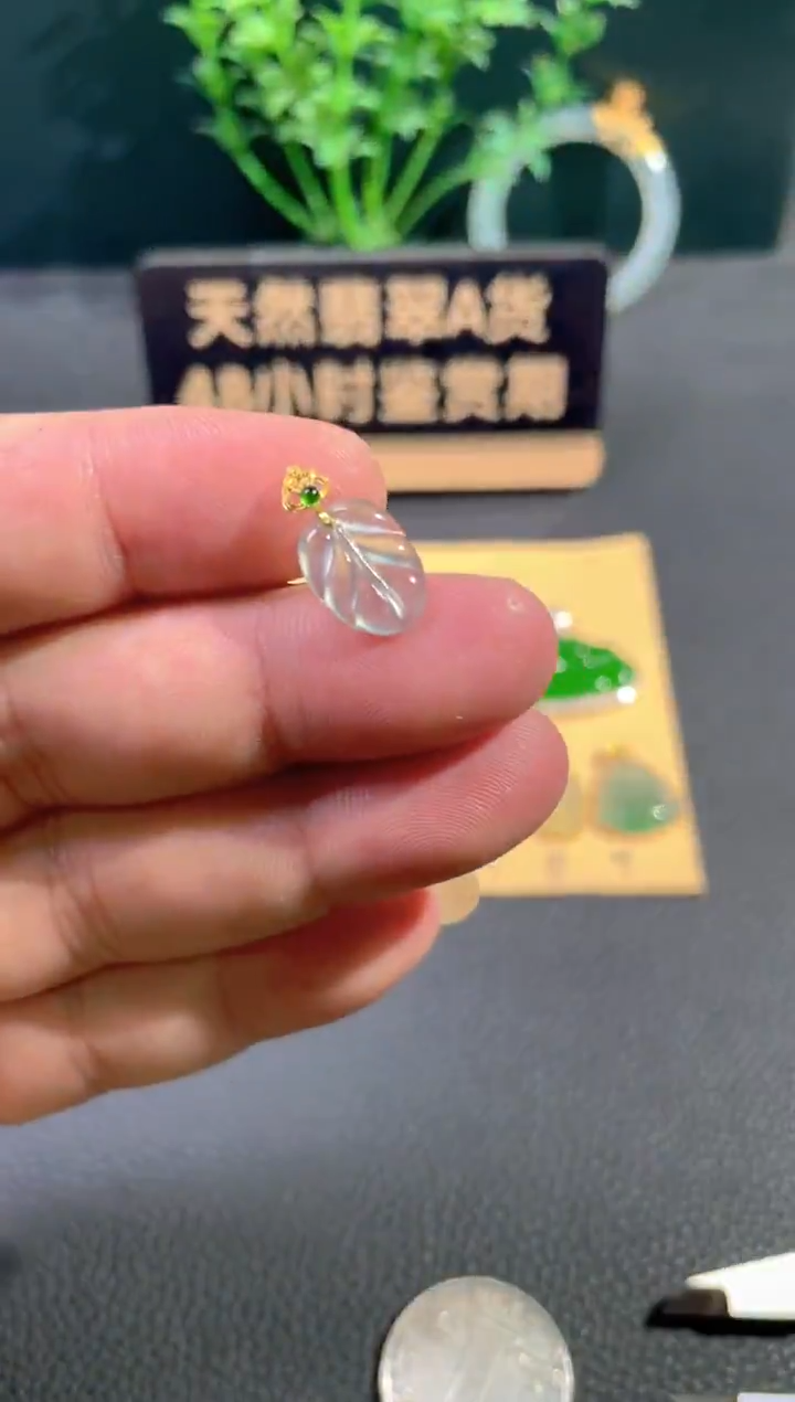 颈饰18K金镶嵌翡翠翡翠