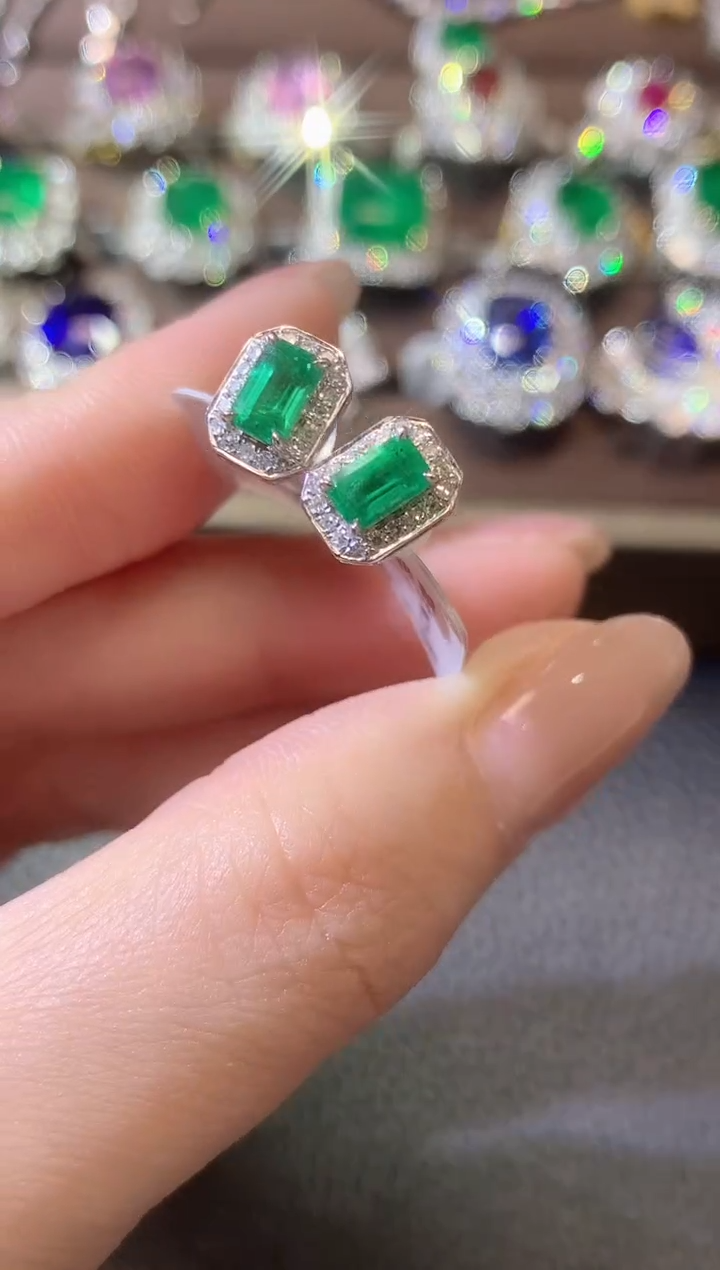 【闪购商品】祖母绿耳饰18K金镶嵌D39