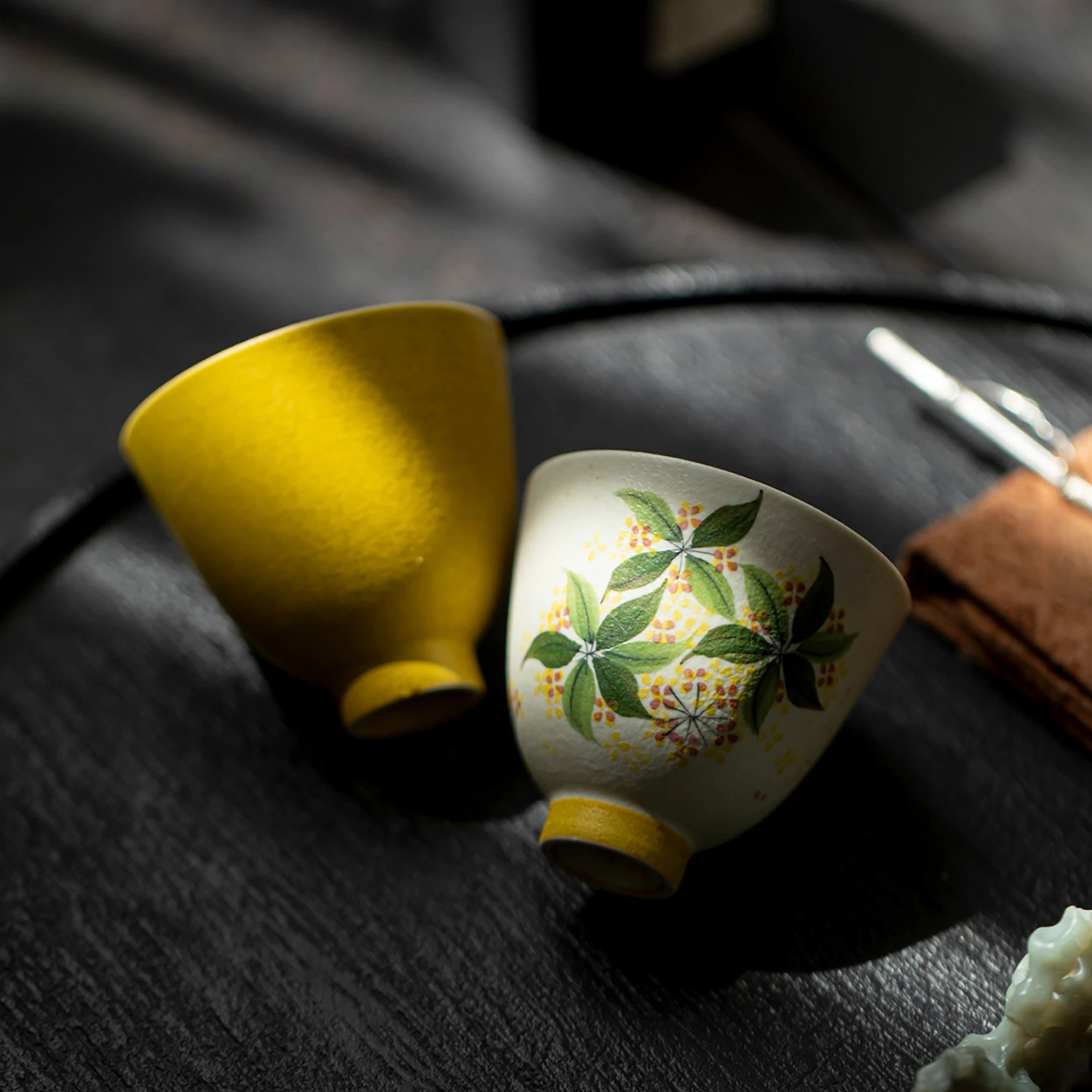 仿古釉下手绘桂花陶瓷品茗杯火石红-月庭金桂-望月茶杯