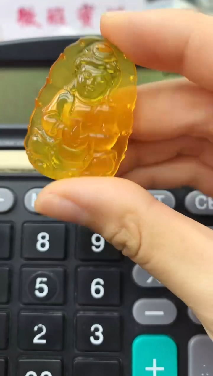 未镶嵌琥珀珠宝奇石95