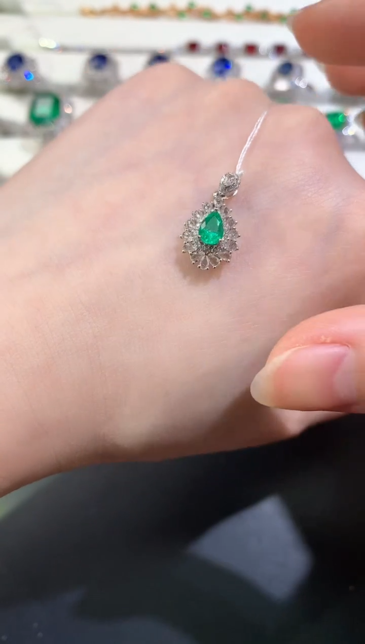 吊坠18K金镶嵌祖母绿E520|3800