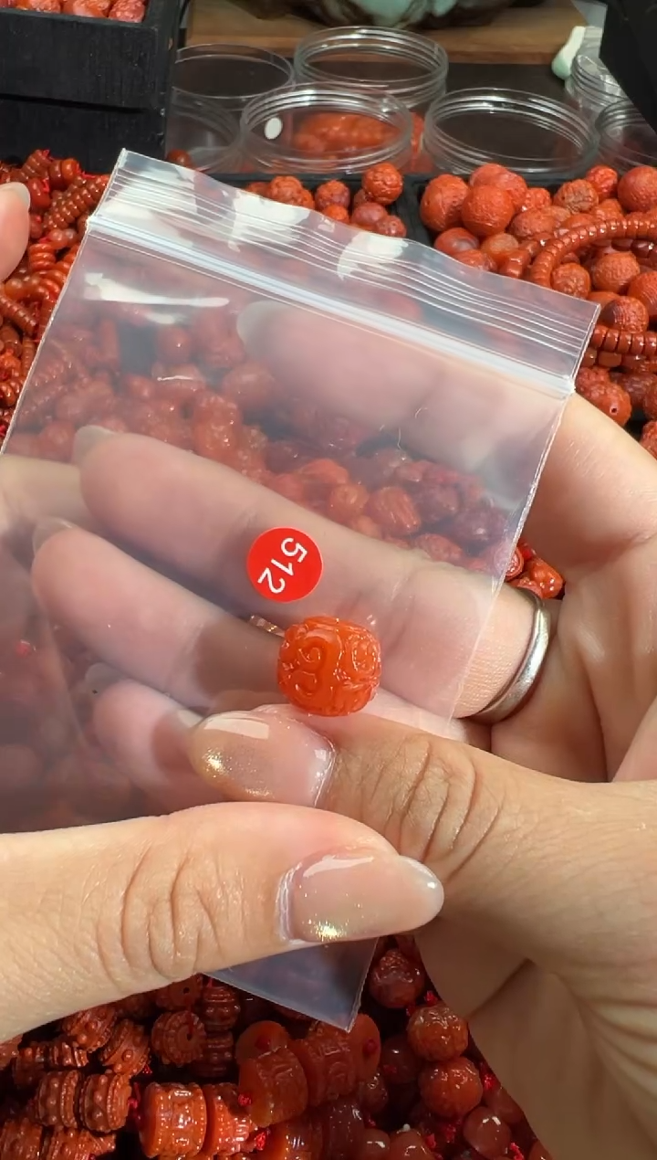 南红玛瑙未镶嵌颈饰1