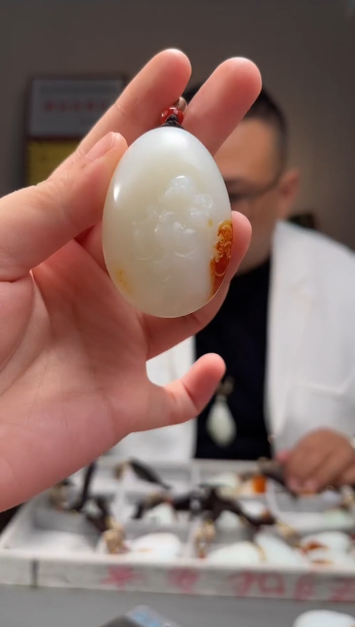颈饰未镶嵌和田玉吊坠