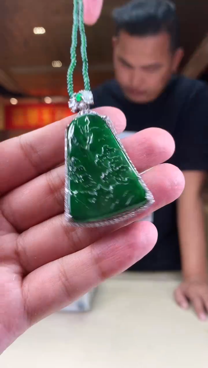 【闪购商品】翡翠颈饰未镶嵌        *655