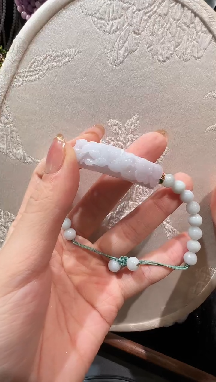 翡翠未镶嵌颈饰国风