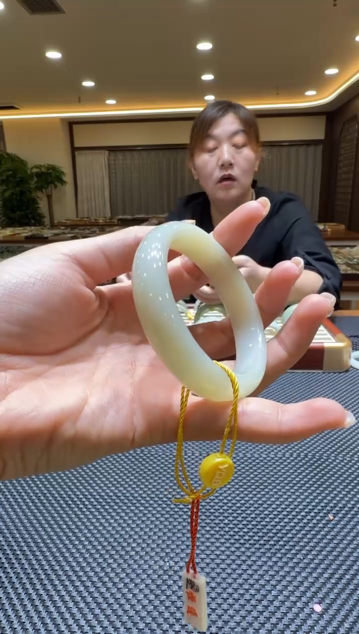 颈饰未镶嵌和田玉手镯54