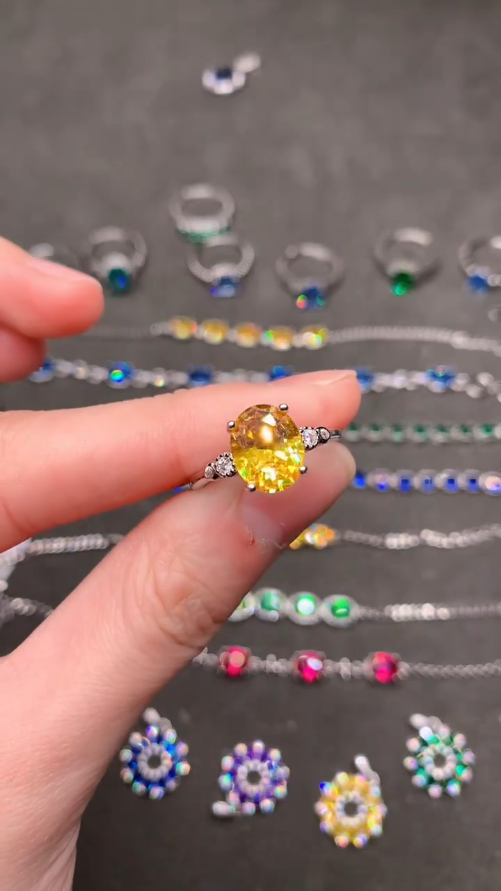 【闪购商品】彩色蓝宝石戒指银S925镶嵌......