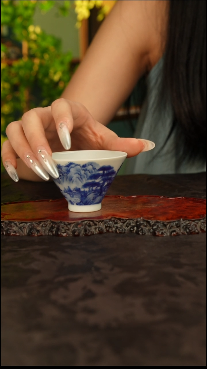 青花手绘山水主人杯