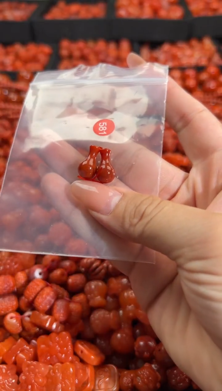 南红玛瑙未镶嵌颈饰1