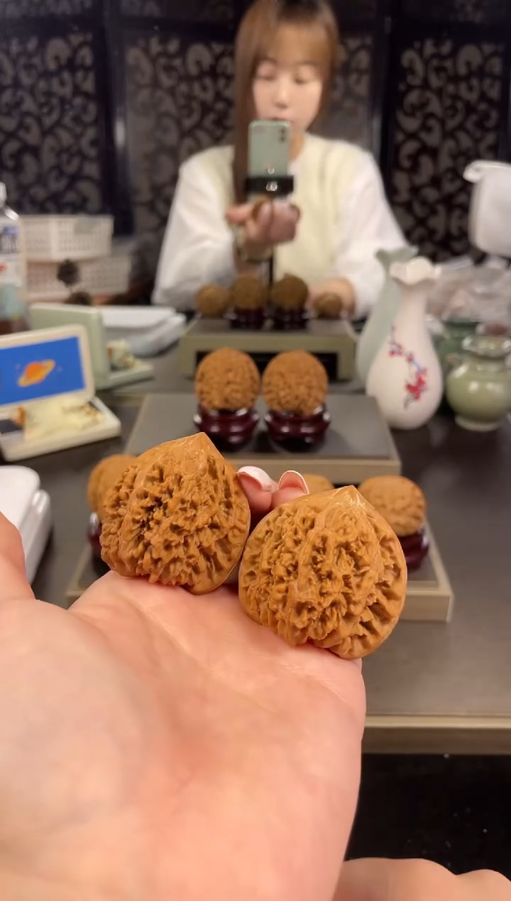 【闪购商品】文玩核桃把件满天星43尺-65