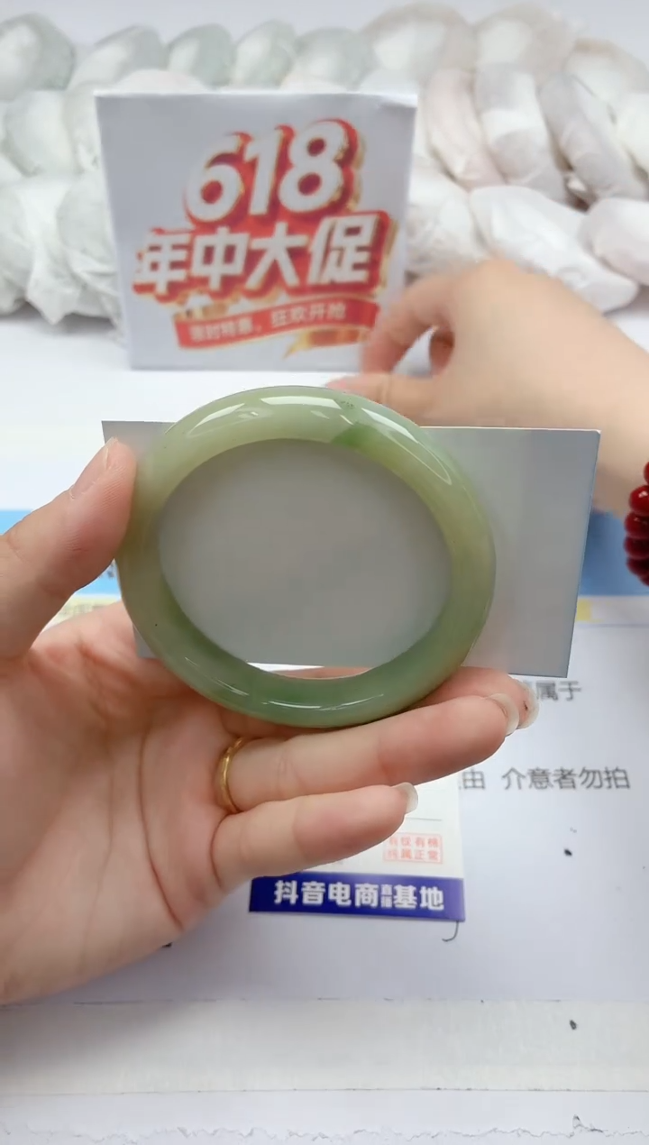 石英质玉手镯未镶嵌104/56.1