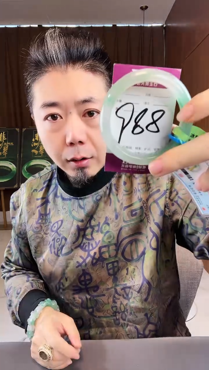 【闪购商品】石英质玉手镯未镶嵌非洲翠