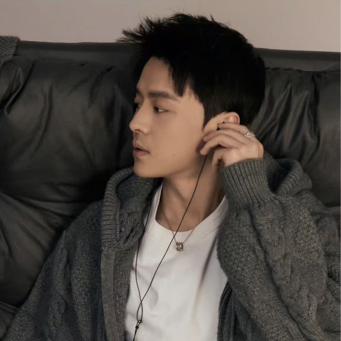 防风连帽皮衣羽绒服连帽短款百搭上衣宽松25072