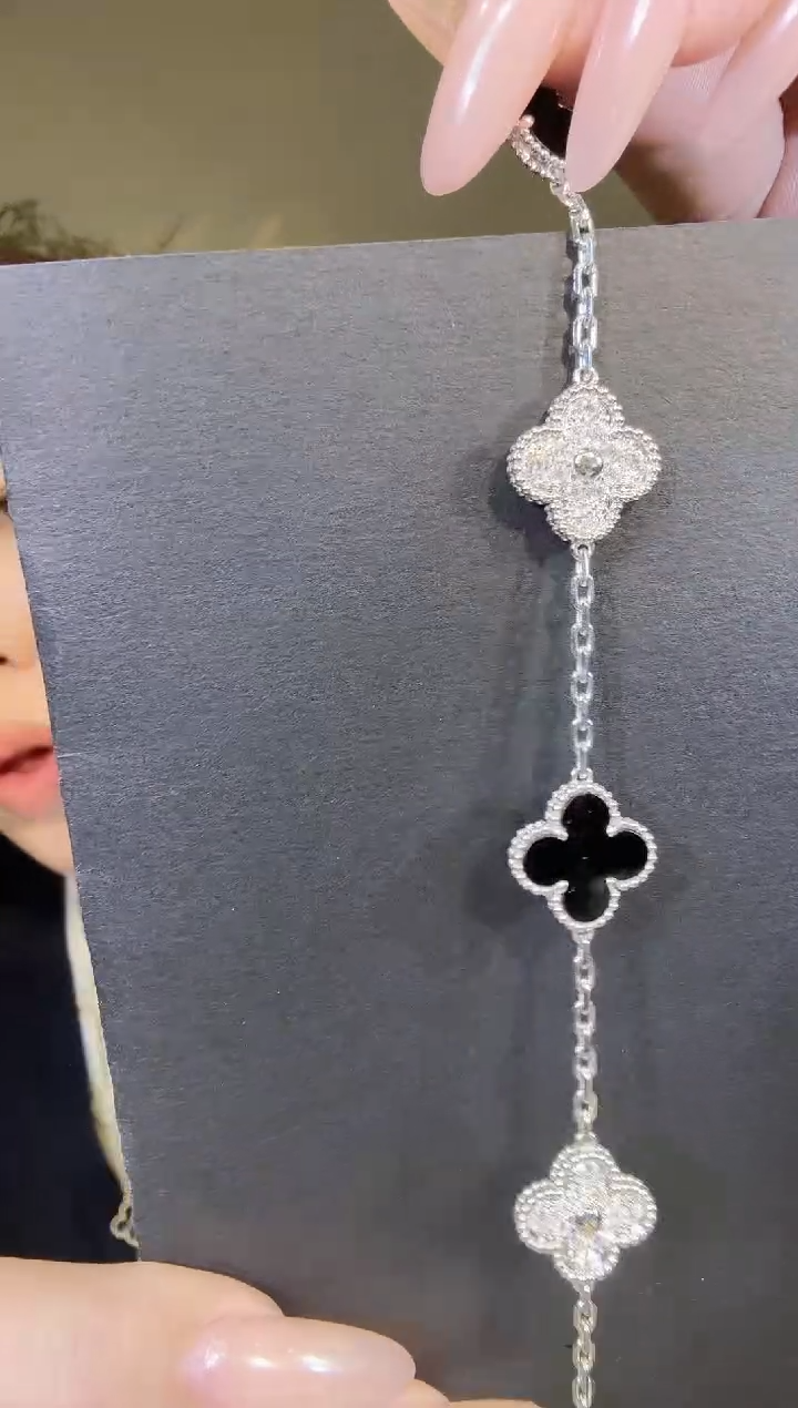 18K金镶嵌手链钻石熊猫