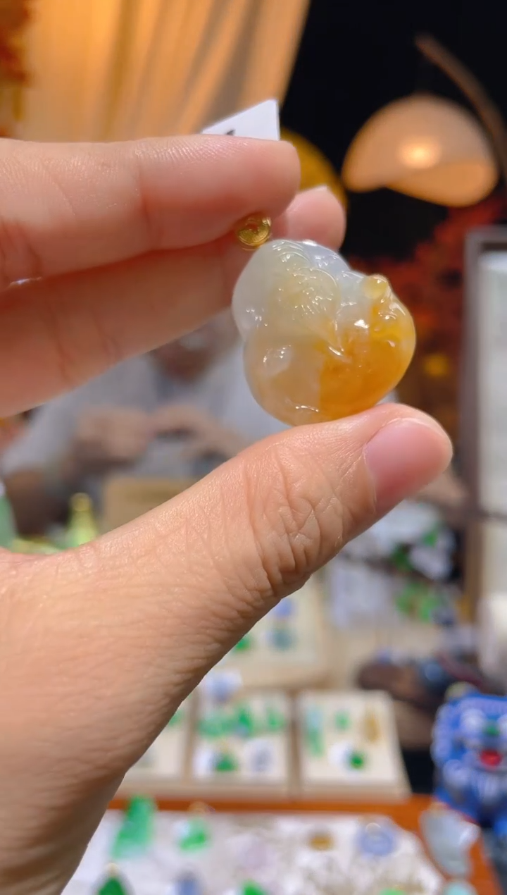 翡翠18K金镶嵌颈饰财神