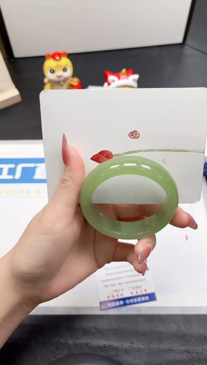 【闪购商品】石英质玉手镯未镶嵌130-54