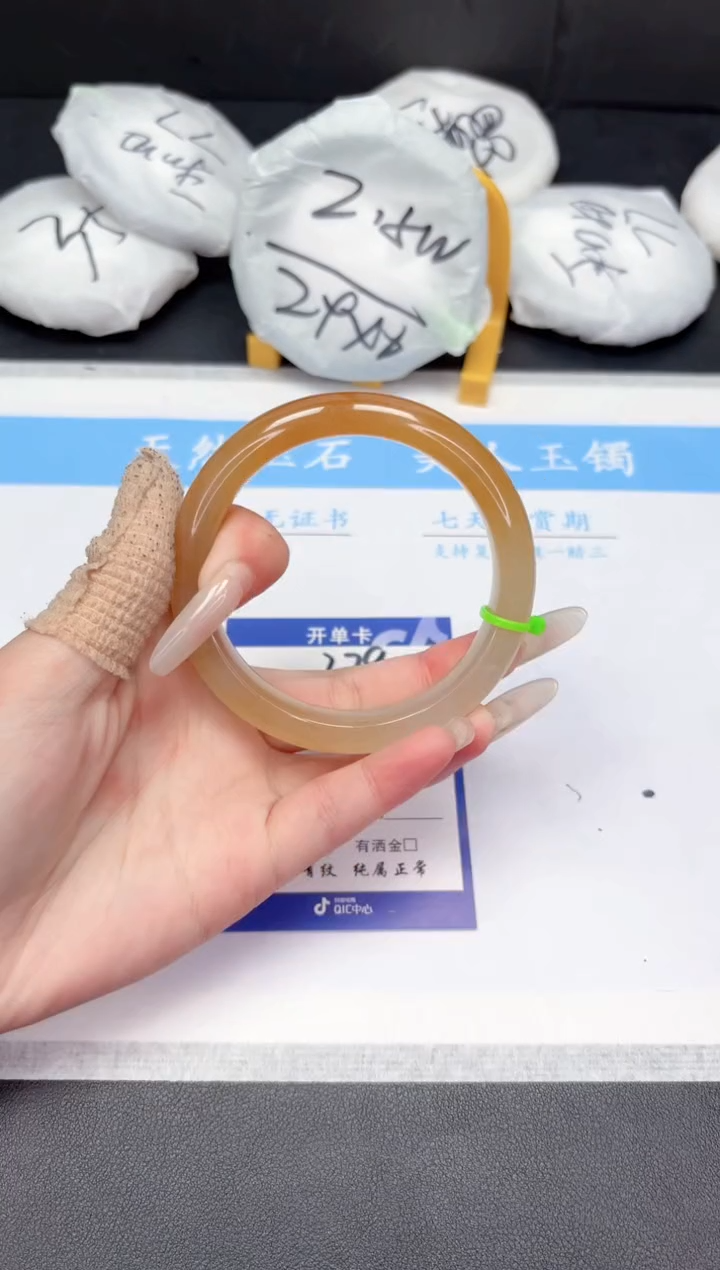 【闪购商品】石英质玉手镯未镶嵌279-61