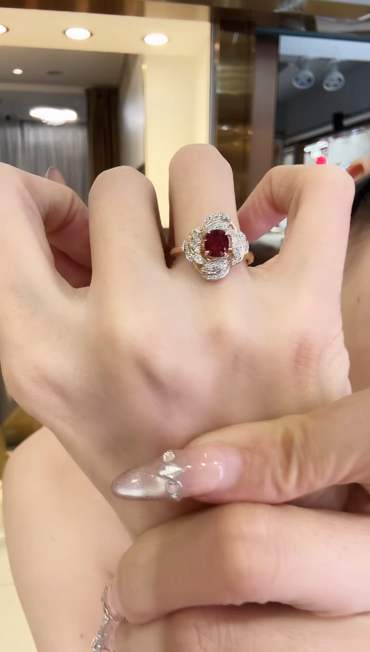 18K金镶嵌戒指红宝石1ct